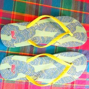vineyard vine flip flops